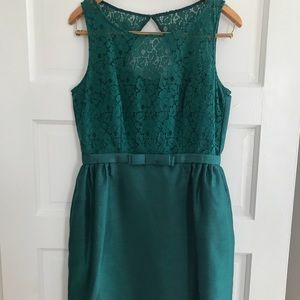 Holiday fun! Like new Taylor keyhole back w pocket